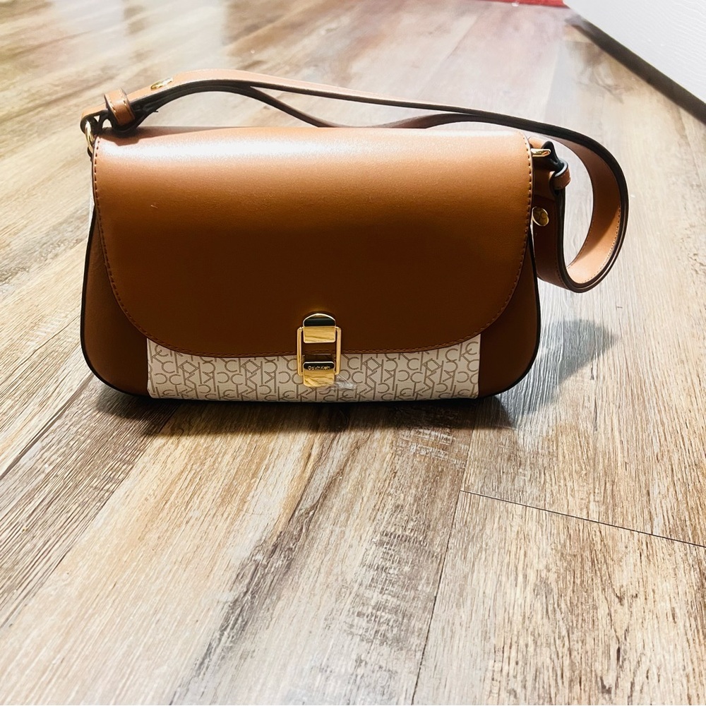 Calvin Klein Tan and Cream Shoulder Bag